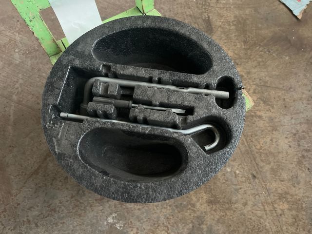 bontott HONDA ACCORD Pótkerék Szerszámtartó