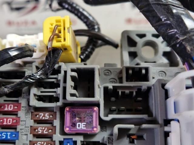 bontott HONDA CIVIC IX Biztosítéktábla Motortér