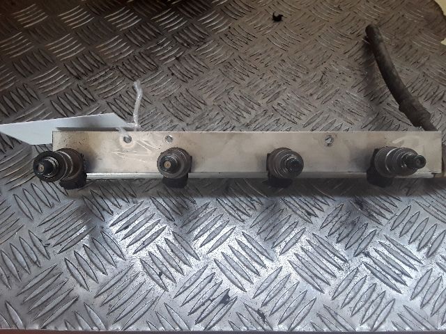 bontott HONDA CIVIC VI Porlasztó Sor / Híd