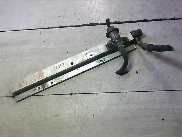 bontott HONDA CIVIC VI Porlasztó Sor / Híd