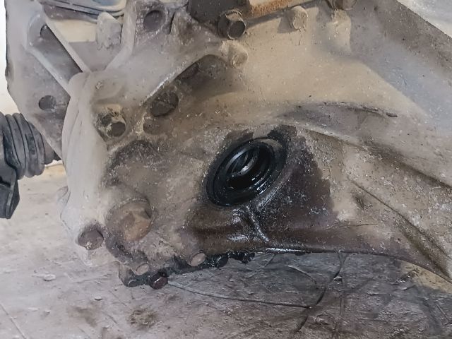 bontott HONDA CIVIC VI Váltó (Mechanikus)