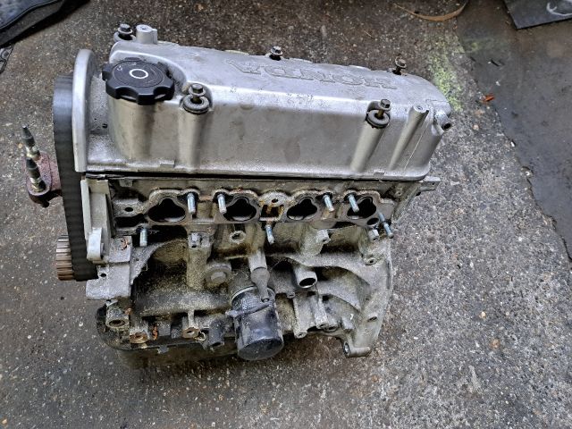 bontott HONDA CIVIC VI Motor (Fűzött blokk hengerfejjel)