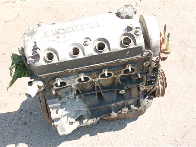 bontott HONDA CIVIC VI Motor (Fűzött blokk hengerfejjel)