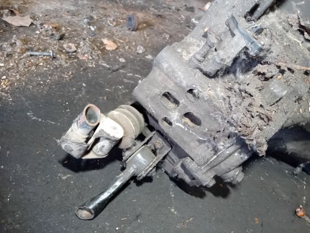 bontott HONDA CIVIC VI Váltó (Mechanikus)