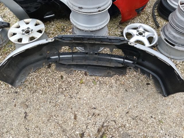 bontott HONDA CIVIC VI Első Lökhárító (Részeivel)