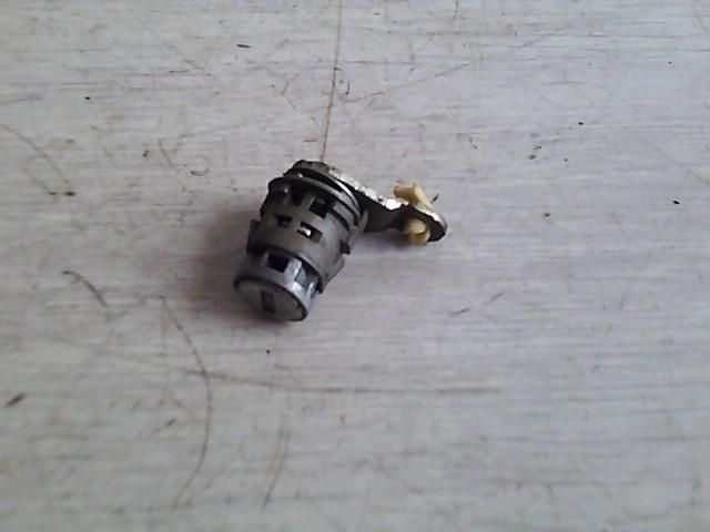 bontott HONDA CIVIC VI Jobb első Zárbetét