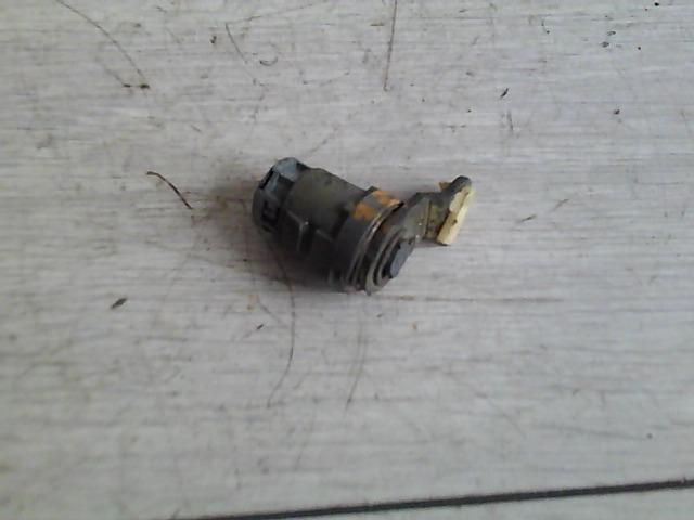 bontott HONDA CIVIC VI Jobb első Zárbetét