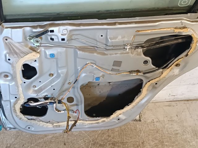 bontott HONDA CIVIC VI Jobb hátsó Ajtó (Részeivel)