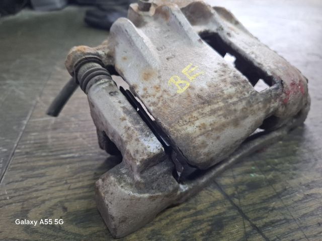 bontott HONDA CIVIC VII Bal első Féknyereg Munkahengerrel