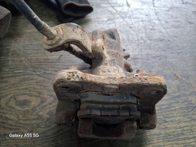 bontott HONDA CIVIC VII Bal hátsó Féknyereg Munkahengerrel