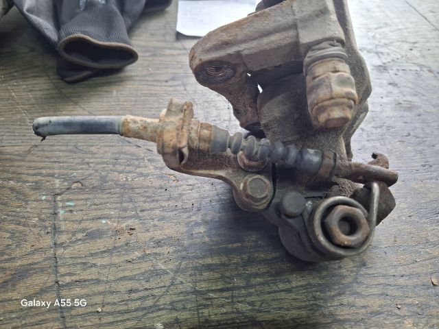 bontott HONDA CIVIC VII Bal hátsó Féknyereg Munkahengerrel