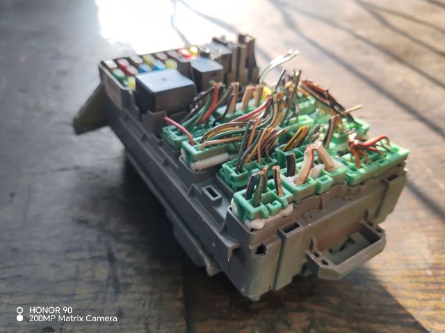 bontott HONDA CIVIC VII Biztosítéktábla Motortér