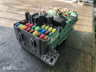 bontott HONDA CIVIC VII Biztosítéktábla Motortér