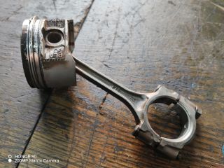 bontott HONDA CIVIC VII Dugattyú és Hajtókar