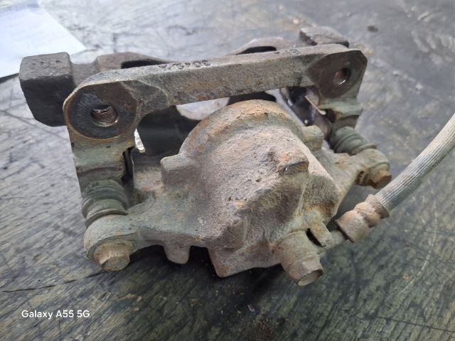 bontott HONDA CIVIC VII Jobb első Féknyereg Munkahengerrel