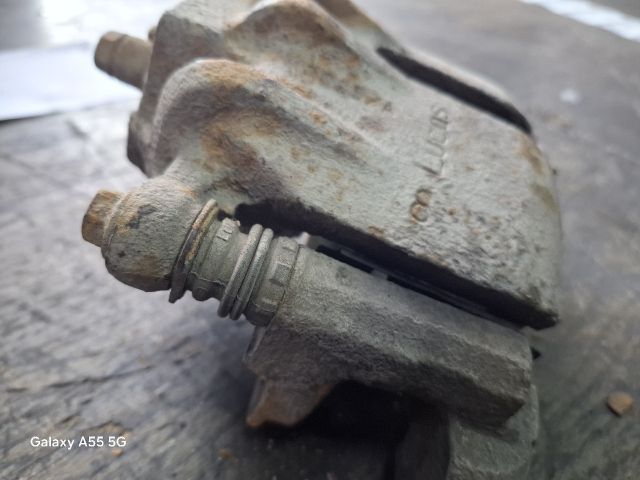 bontott HONDA CIVIC VII Jobb első Féknyereg Munkahengerrel