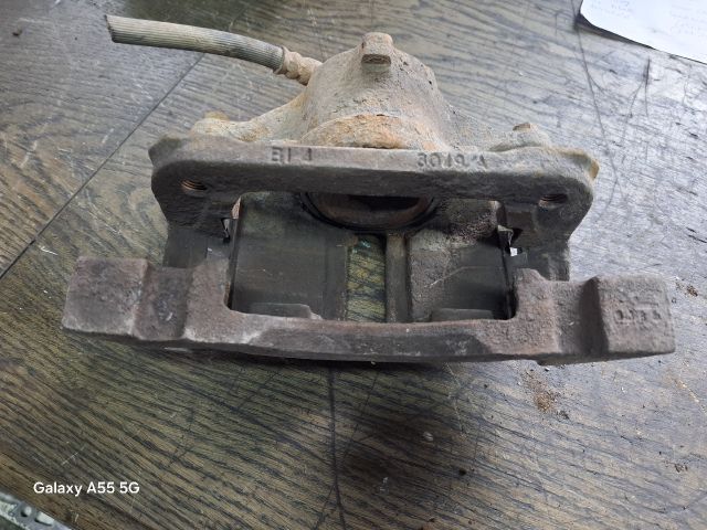 bontott HONDA CIVIC VII Jobb első Féknyereg Munkahengerrel