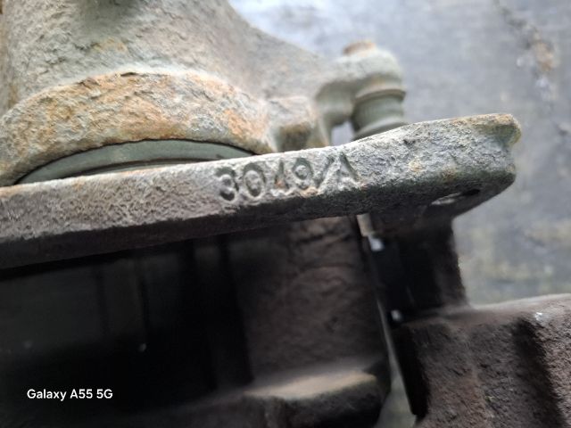 bontott HONDA CIVIC VII Jobb első Féknyereg Munkahengerrel