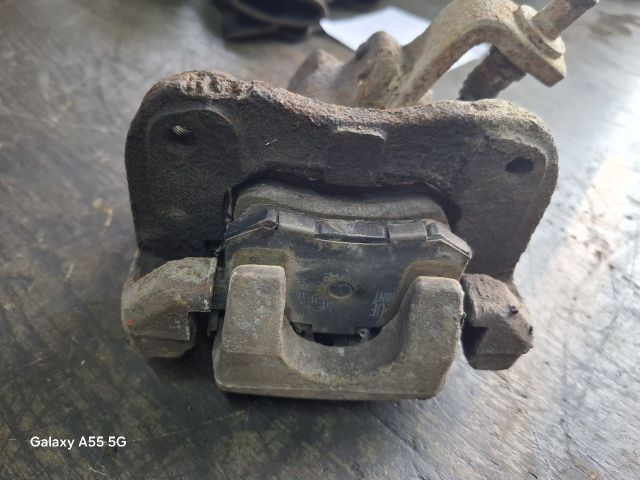 bontott HONDA CIVIC VII Jobb hátsó Féknyereg Munkahengerrel