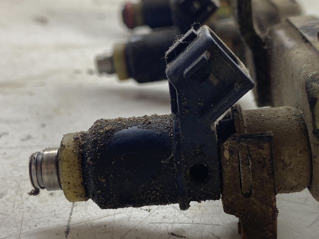 bontott HONDA CIVIC VII Porlasztó Sor / Híd