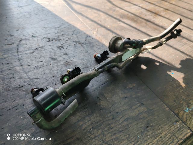 bontott HONDA CIVIC VII Porlasztó Sor / Híd