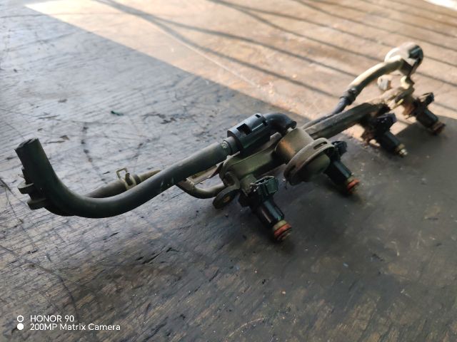 bontott HONDA CIVIC VII Porlasztó Sor / Híd