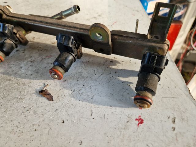 bontott HONDA CIVIC VII Porlasztó Sor / Híd