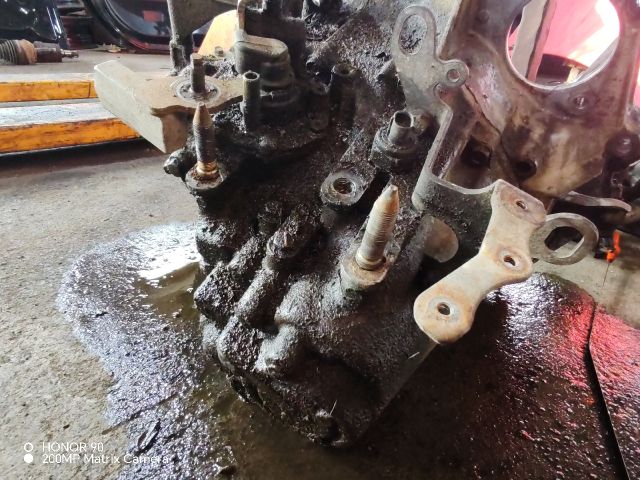 bontott HONDA CIVIC VII Váltó (Mechanikus)