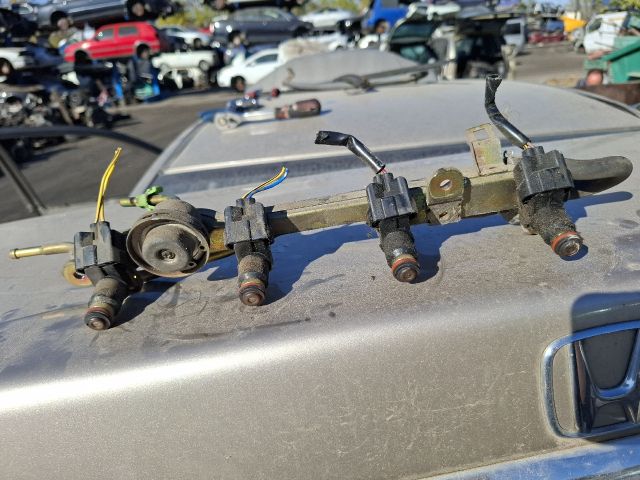 bontott HONDA CIVIC VII Porlasztó Sor / Híd