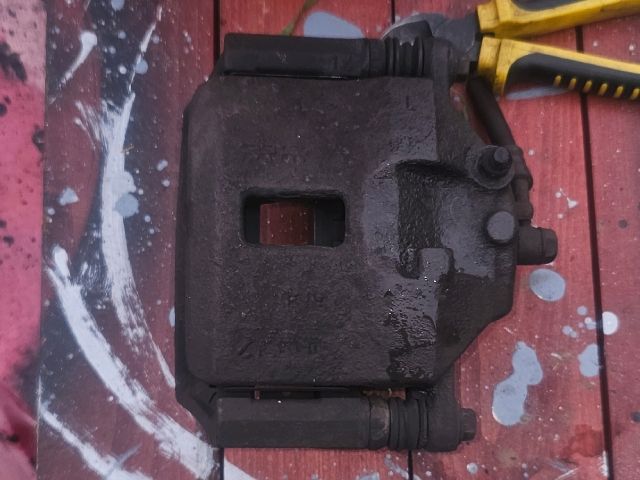 bontott HONDA CIVIC VII Bal első Féknyereg Munkahengerrel