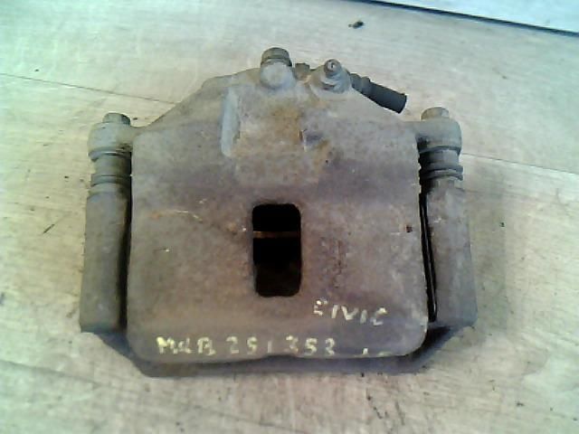 bontott HONDA CIVIC VII Jobb első Féknyereg Munkahengerrel