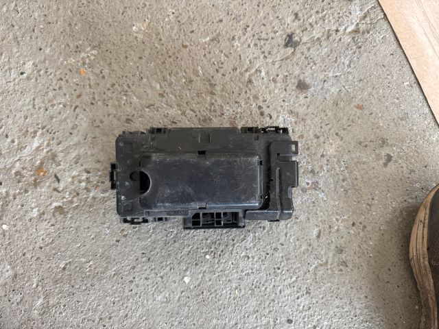 bontott HONDA CIVIC VII Biztosítéktábla Motortér