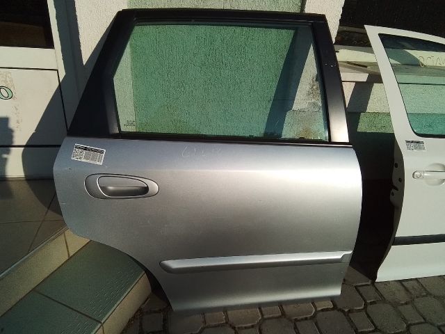 bontott HONDA CIVIC VII Jobb hátsó Ajtó (Részeivel)