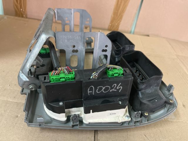 bontott HONDA CIVIC VII Középkonzol Keret