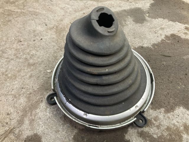 bontott HONDA CIVIC VII Váltószoknya