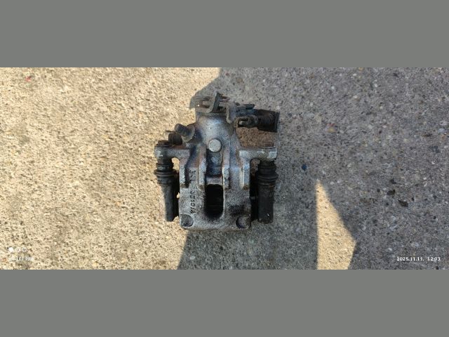 bontott HONDA CIVIC VIII Bal hátsó Féknyereg Munkahengerrel