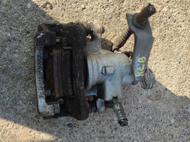 bontott HONDA CIVIC VIII Bal hátsó Féknyereg Munkahengerrel