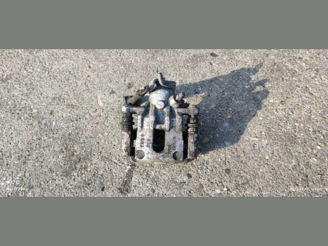 bontott HONDA CIVIC VIII Jobb hátsó Féknyereg Munkahengerrel