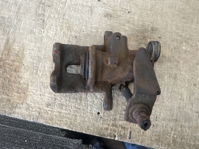 bontott HONDA CIVIC VIII Jobb hátsó Féknyereg Munkahengerrel