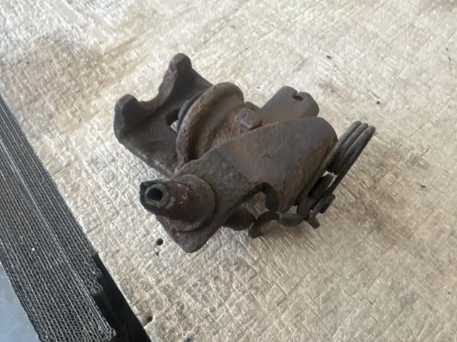 bontott HONDA CIVIC VIII Jobb hátsó Féknyereg Munkahengerrel