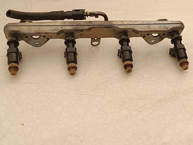 bontott HONDA CIVIC VIII Porlasztó Sor / Híd