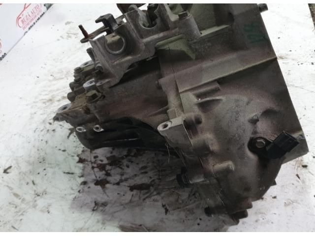 bontott HONDA CIVIC VIII Váltó (Mechanikus)