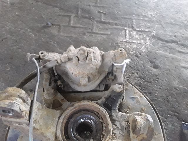 bontott HONDA CIVIC VIII Bal első Féknyereg Munkahengerrel