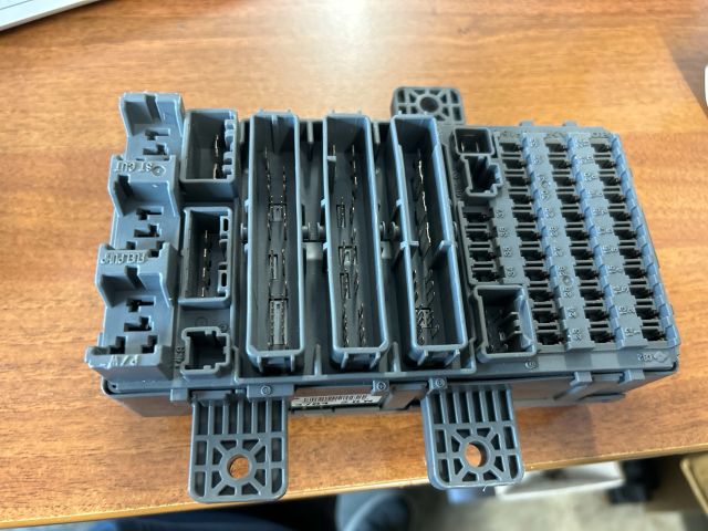 bontott HONDA CIVIC VIII Biztosítéktábla Motortér