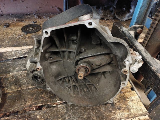 bontott HONDA CIVIC VIII Váltó (Mechanikus)