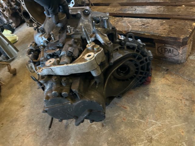 bontott HONDA CIVIC VIII Váltó (Mechanikus)