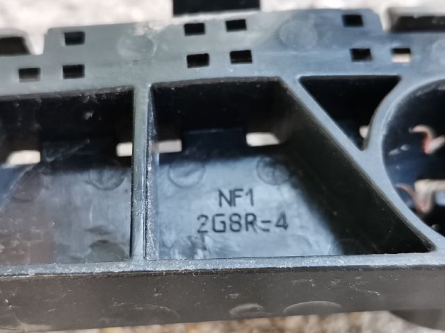 bontott HONDA CIVIC VIII Bal első Lökhárító Tartó (Műanyag)