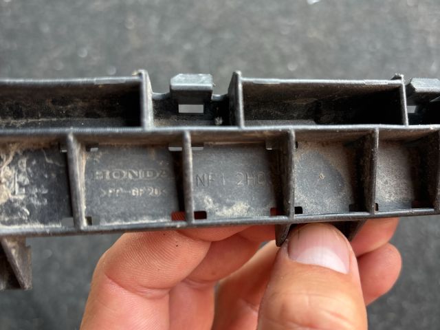 bontott HONDA CIVIC VIII Bal hátsó Oldal Lökhárító Tartó (Műanyag)