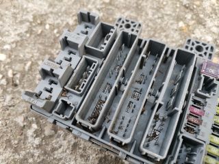 bontott HONDA CIVIC VIII Biztosítéktábla Utastér