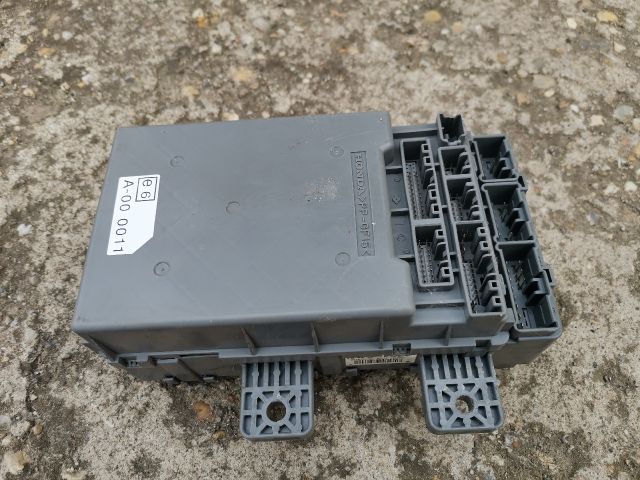 bontott HONDA CIVIC VIII Biztosítéktábla Utastér